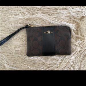 Coach Plaid Wristlet – Like New | Classic & Chic